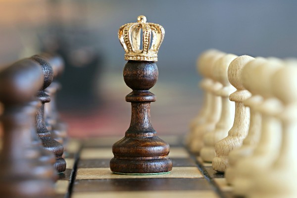 Peon ajedrez con corona