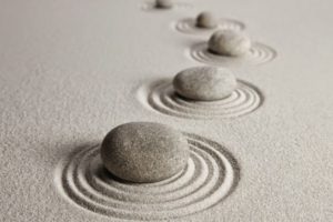 piedras y anillos creados en arena